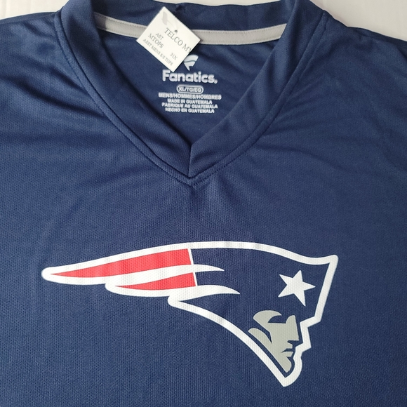NFL Fanatics New England Patriots V-Neck T-Shirt NEW Men's - Picture 2 of 12